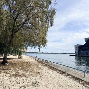 Sugar Beach - Beaches Near Me - Toronto, Ontario Sugar Beach - Beaches Near Me - Toronto, Ontario