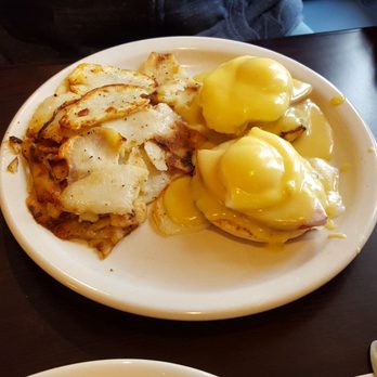 Colonial Pancake House - Eggs Benedict with perfect home fries - Breakfast & Brunch Near Me - Williamsburg, Virginia Colonial Pancake House - Eggs Benedict with perfect home fries - Breakfast & Brunch Near Me - Williamsburg, Virginia