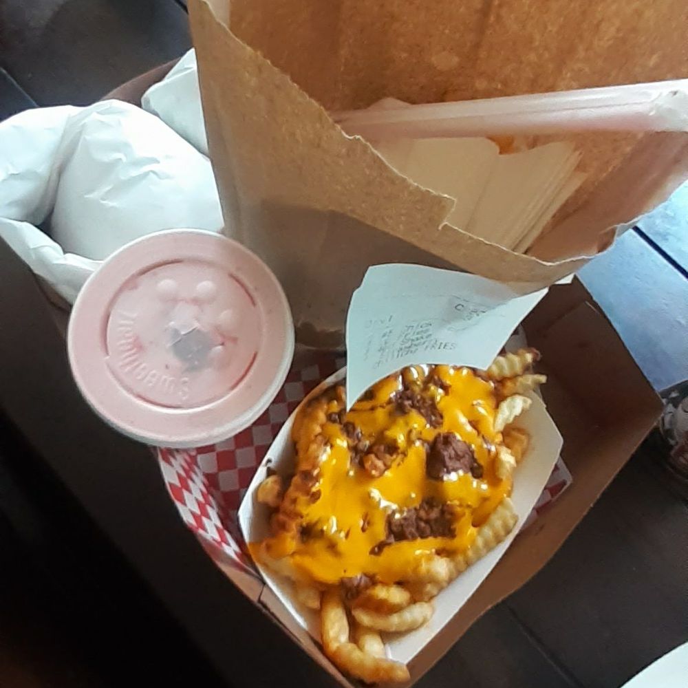 Root Beer King - Chili Cheese fries, strawberry milkshakes and crispy fried chicken sandwiches for my boys. - Burgers Near Me - Bakersfield, California Root Beer King - Chili Cheese fries, strawberry milkshakes and crispy fried chicken sandwiches for my boys. - Burgers Near Me - Bakersfield, California