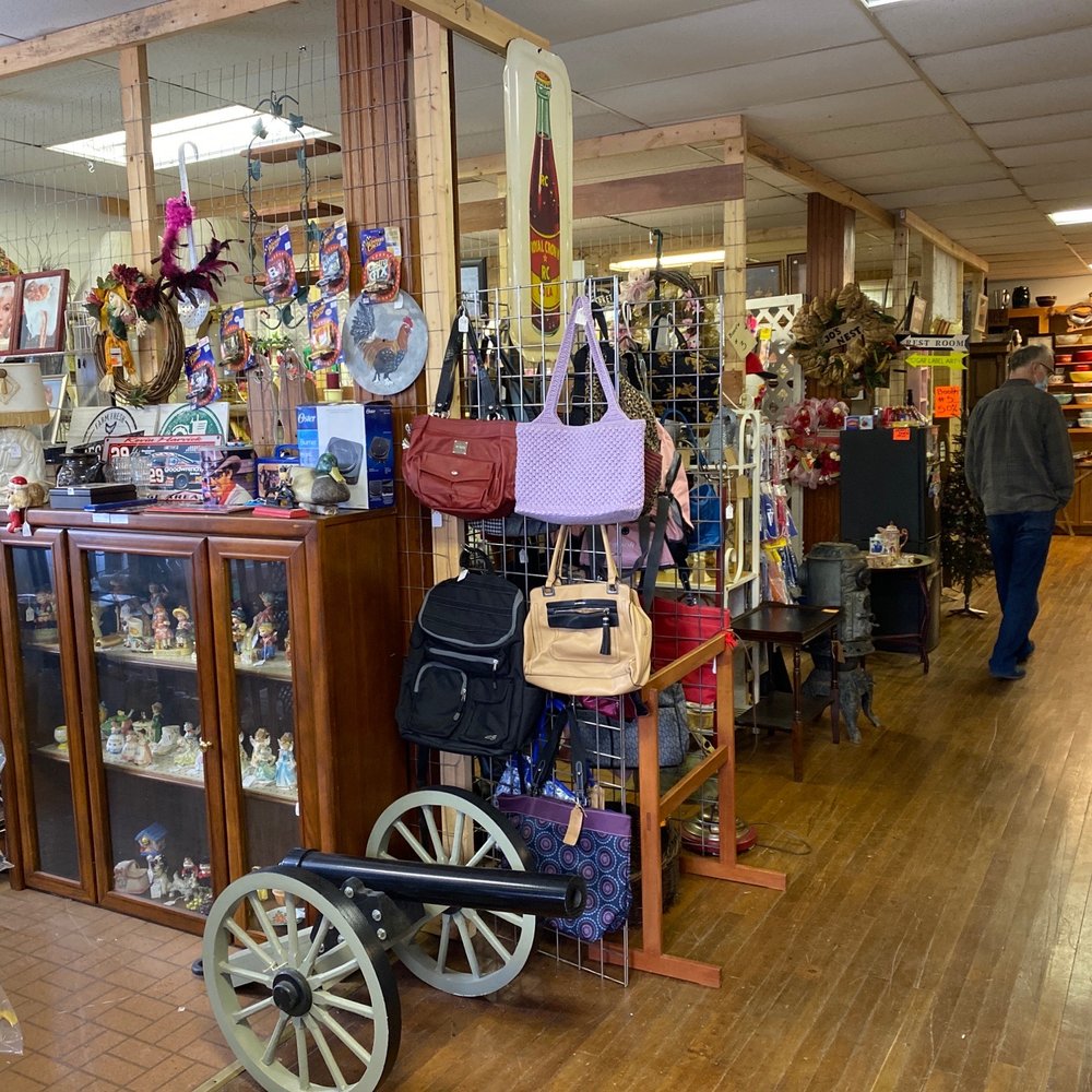 Griff's Thrifts, Gifts & Antiques - Antiques Near Me - Gum Spring, Virginia