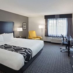 La Quinta by Wyndham Cleveland Macedonia - Guest room