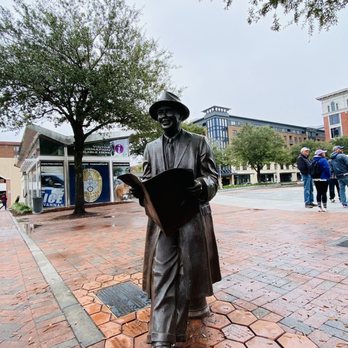 Savannah Taste Experience - Johnny Mercer statue - Food Tours Near Me - Savannah, Georgia Savannah Taste Experience - Johnny Mercer statue - Food Tours Near Me - Savannah, Georgia