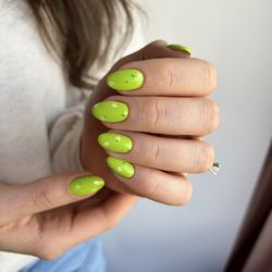Gossip and Gloss - Service: Express dry manicure with art