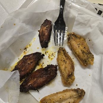 Dad's Bar-B-Que - Smoked and fried lemon pepper wings - Barbeque Near Me - Anniston, Alabama