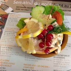 Au Vieux Marché - Entrée fruits de la mer ( pamplemousse avec salade de surimi et crevette)