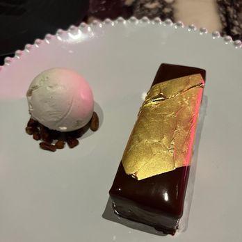 Giselle Miami - 24 K chocolate peanut butter bar - Mediterranean Near Me - Miami, Florida