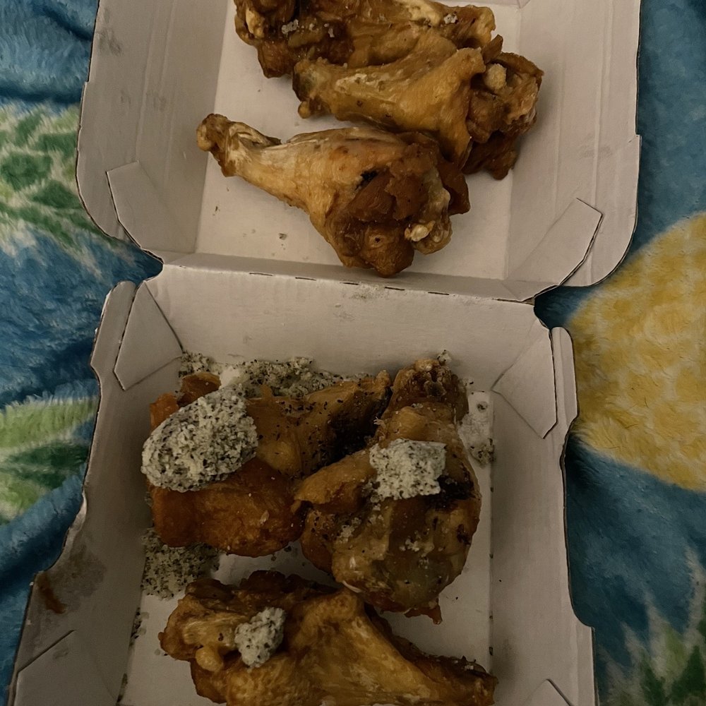 Buffalo Wild Wings - Salt and vinegar 6 Traditional Wings - Chicken Wings Near Me - Carson, California