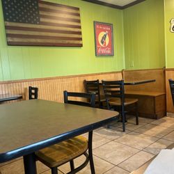 Gary's Hamburgers - Inside - they do have a drive thru too
