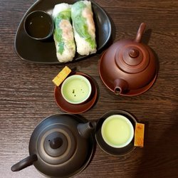 Sen Viet - Summer rolls with tofu (appetizer)