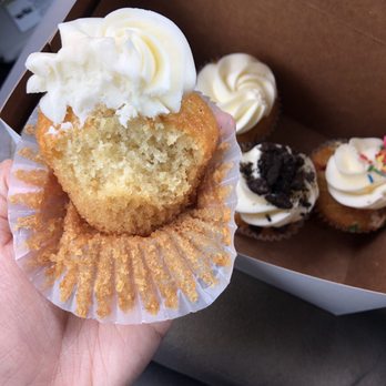 Amia Bakery - Vanilla cupcake with cream cheese - Bakeries Near Me - Newark, California Amia Bakery - Vanilla cupcake with cream cheese - Bakeries Near Me - Newark, California
