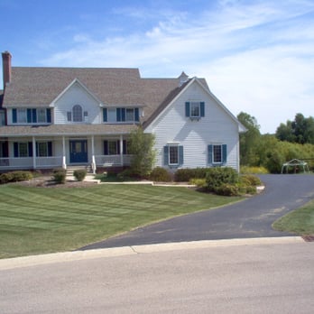 Maine Pavement - the driveway leading to the house - General Contractors Near Me - Saco, Maine