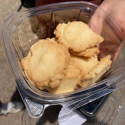 MamaLei's Homemade Goodness - Macadamia nut shortbread