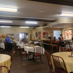 Poppy Cafe - Large dining area in back.