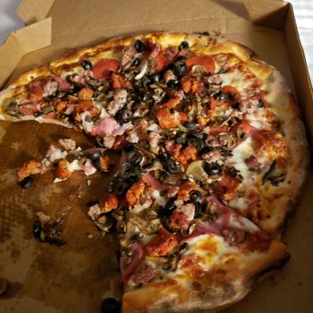 Gianni's Pizza - All meat with mushrooms & black olives - Italian Near Me - Monterey, California