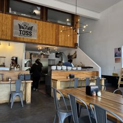 Toss Wood Fired Eatery - Picture of the inside