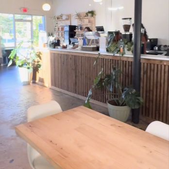 Arrowhead Coffee - Inside seating - Coffee & Tea Near Me - Greensboro, North Carolina