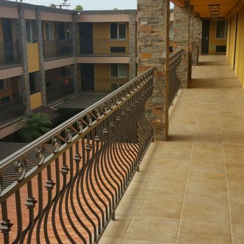 Best Western Plus Manhattan Beach Hotel - Nice clean updated walkway to rooms. - Hotels Near Me - Manhattan Beach, California Best Western Plus Manhattan Beach Hotel - Nice clean updated walkway to rooms. - Hotels Near Me - Manhattan Beach, California
