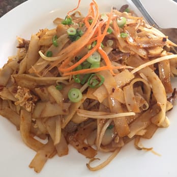 Duang Tawan - Spicy basil noodles, it tasted ok. My noodle was undercooked. - Thai Near Me - Baton Rouge, Louisiana Duang Tawan - Spicy basil noodles, it tasted ok. My noodle was undercooked. - Thai Near Me - Baton Rouge, Louisiana