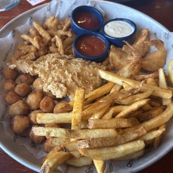 Red Lobster - Ultimate Feast or fisherman catch - Seafood Near Me - Niagara Falls, Ontario Red Lobster - Ultimate Feast or fisherman catch - Seafood Near Me - Niagara Falls, Ontario