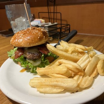 Denny's - 5 Pepper Burger - Diners Near Me - Show Low, Arizona