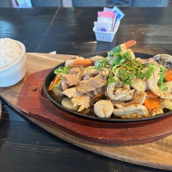 The Lakes Cafe - Full platter with rice. - Thai Near Me - Las Vegas, Nevada The Lakes Cafe - Full platter with rice. - Thai Near Me - Las Vegas, Nevada