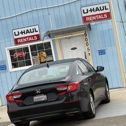 U-Haul Neighborhood Dealer - horrible rude