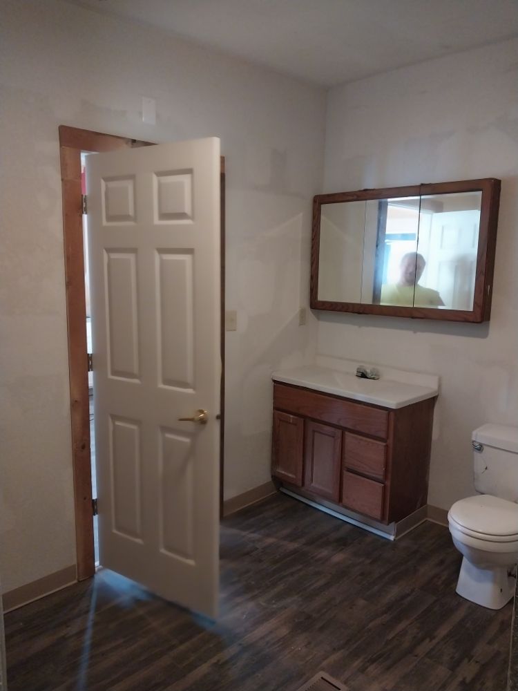 Slide of Moe's Home Maintenance and Repair