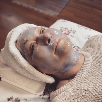Bare Studio - Caviar infused hydro jelly mask after a face wax - Waxing Near Me Bare Studio - Caviar infused hydro jelly mask after a face wax - Waxing Near Me