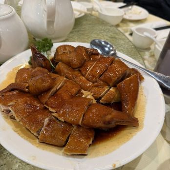 Ming Yuan Restaurant - Soy sauce chicken (part of banquet menu) - Dim Sum Near Me - Daly City, California Ming Yuan Restaurant - Soy sauce chicken (part of banquet menu) - Dim Sum Near Me - Daly City, California