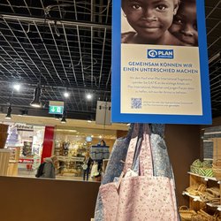 Søstrene Grene - Søstrene unterstützt das Kinderhilfswerk Plan International.
