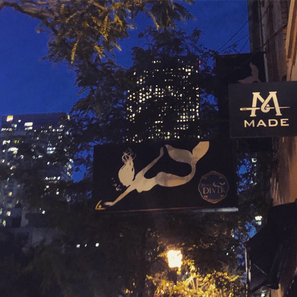 Pearl Diver - Sign - Seafood Near Me - Toronto, Ontario