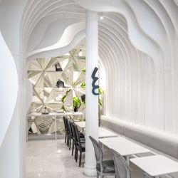 Lucky Lucky Cafe - The artist dining environment