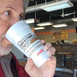 Momma Goldbergs Deli - Drinks