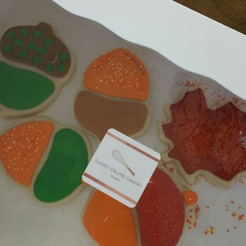 Sweet Crumb Cakery - Royal icing cookie class - Cupcakes Near Me - Santa Ana, California