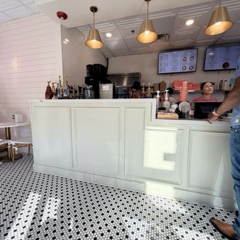 Beignets & Brew - Service counter - Desserts Near Me - Orlando, Florida