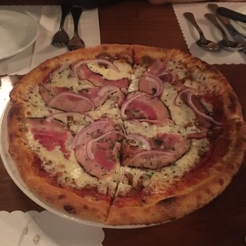 Le Vieux Four - Pizza Near Me - Mont-Tremblant, Quebec