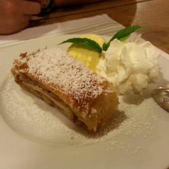 Mlejnice - Apple Strudel with vanilla icecream for dinner^^ yum yum - Czech Near Me - Prague, Puerto Rico Mlejnice - Apple Strudel with vanilla icecream for dinner^^ yum yum - Czech Near Me - Prague, Puerto Rico