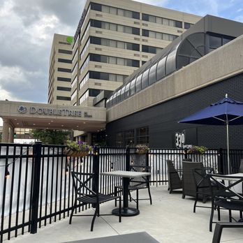 DoubleTree by Hilton Canton Downtown - Hotels Near Me - Canton, Ohio