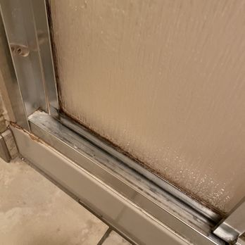 Hampton Inn & Suites Vicksburg - Mold in shower - Hotels Near Me - Vicksburg, Mississippi Hampton Inn & Suites Vicksburg - Mold in shower - Hotels Near Me - Vicksburg, Mississippi