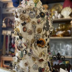 Mama Coo's Boutique - Fun broaches