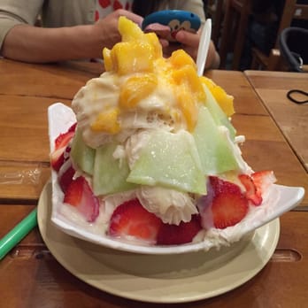 Class 302 Cafe - Mixed fruit snow ice - Taiwanese Near Me - Cerritos, California