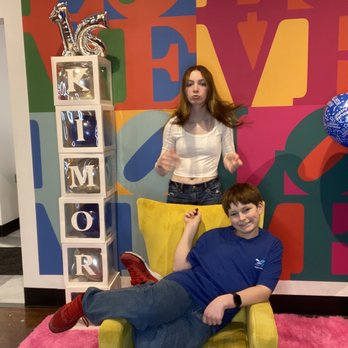 Selfie WRLD Indy - Love chair end booth - Session Photography Near Me - Indianapolis, Indiana