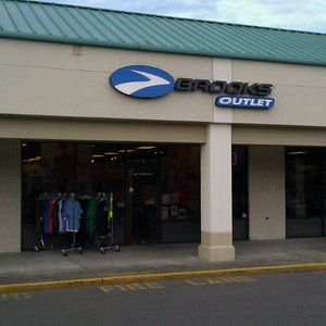 brooks outlet truckload sale 2018