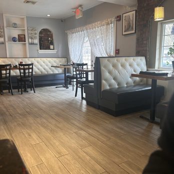 185 Bistro - Booth area - Breakfast & Brunch Near Me - Worcester, Massachusetts