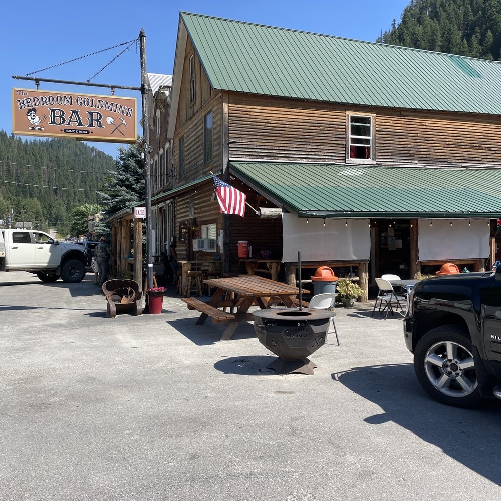 Bedroom Goldmine Bar - a truck parked in front of a building - Bars Near Me - Murray, Idaho