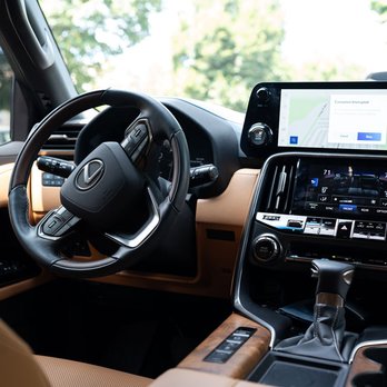 Madison Luxury Transportation - Town Car Service Near Me - Madison, Wisconsin Madison Luxury Transportation - Town Car Service Near Me - Madison, Wisconsin