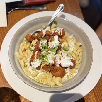Brick House Tavern + Tap - BUFFALO CHICKEN MAC N CHEESE - Pizza Near Me - Neptune, New Jersey