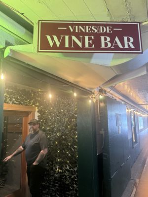 Vineside Wine Bar by null
