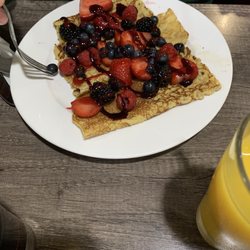 Angel's Pancake Cafe 2 - Berries crepes