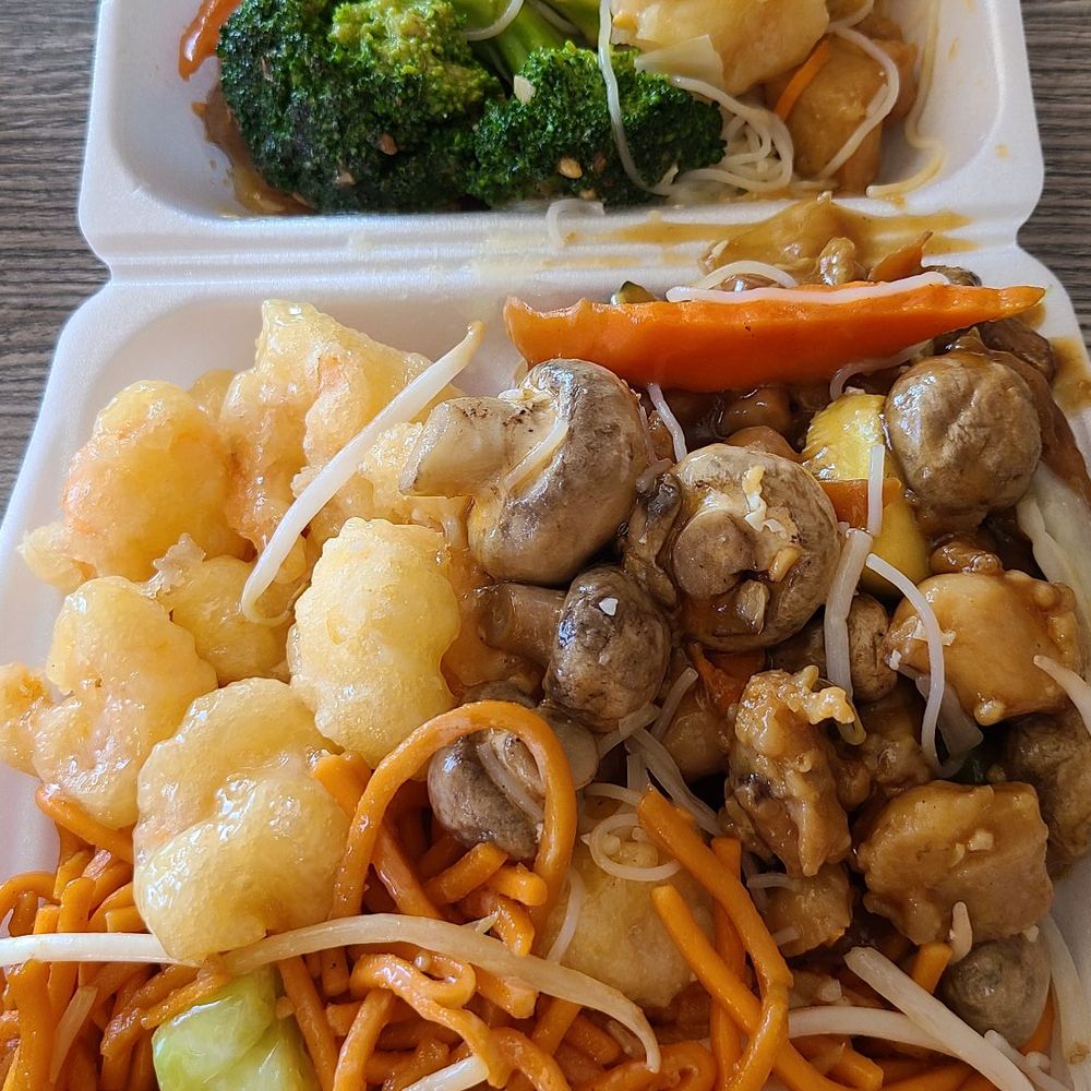 PanPan Wok - Mushroom chicken, coconut shrimp, broccoli beef, rice noodles and regular noodles. Huge portion! - Chinese Near Me - Victorville, California PanPan Wok - Mushroom chicken, coconut shrimp, broccoli beef, rice noodles and regular noodles. Huge portion! - Chinese Near Me - Victorville, California